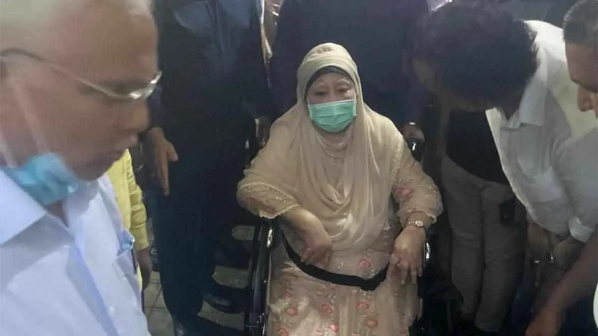 স্বাস্থ্য পরীক্ষার জন্য হাসপাতালের পথে খালেদা জিয়া