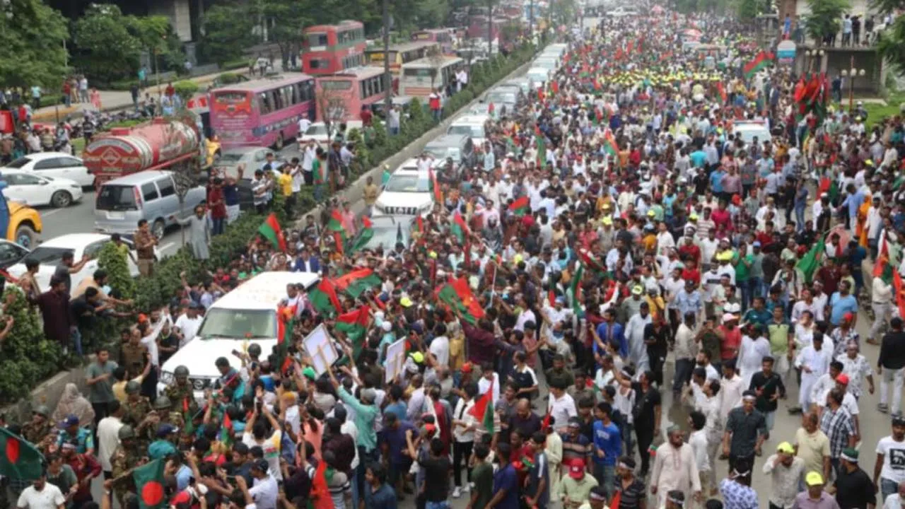 পথে পথে আবেগাপ্লুত নেতা-কর্মীদের শুভেচ্ছায় সিক্ত মিসেস জিয়া