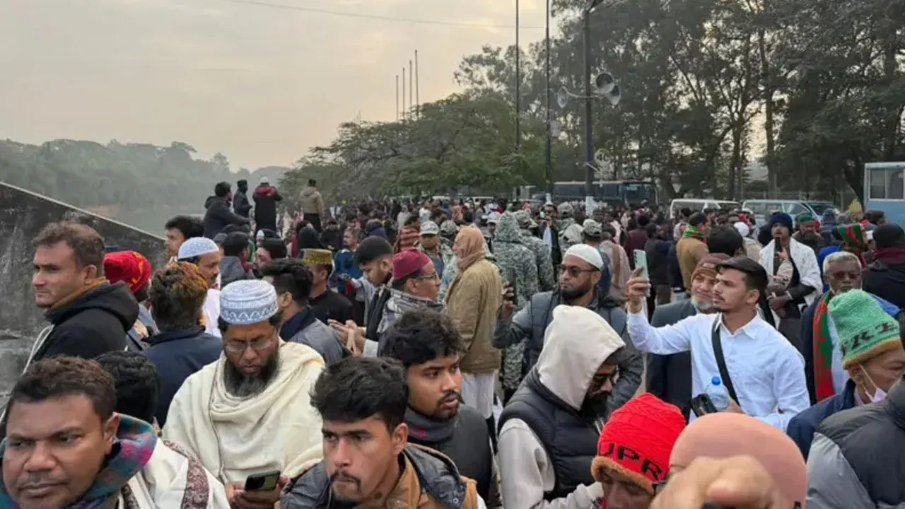 ভোর হতে না হতেই খালেদা জিয়ার জানাজা স্থলে মানুষের ঢল