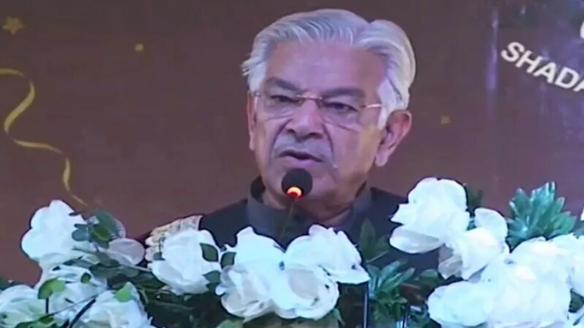 আমরা দেউলিয়া দেশে বাস করছি: পাকিস্তানি প্রতিরক্ষামন্ত্রী