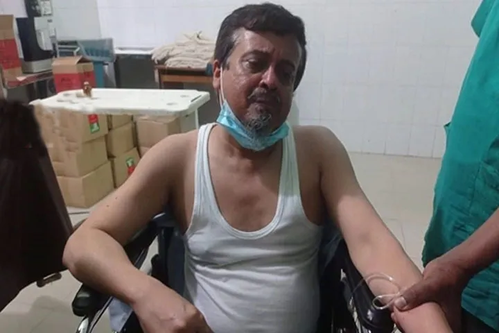 নিজ বাসায় শারীরিক নির্যাতনের শিকার ঢামেক উপপরিচালক
