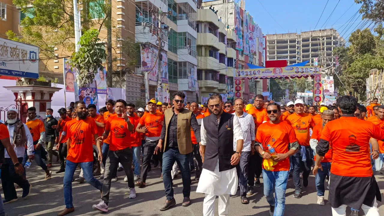 খুলনায় সমাবেশস্থলে জড়ো হচ্ছেন নেতাকর্মীরা
