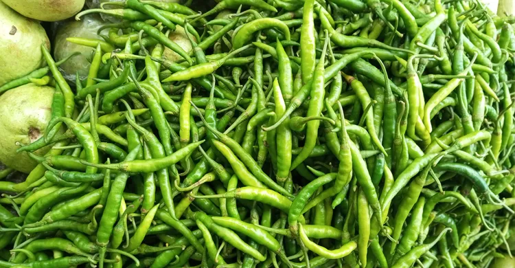 কাঁচা মরিচে আগুন, ৬০ টাকা থেকে হলো ৩০০