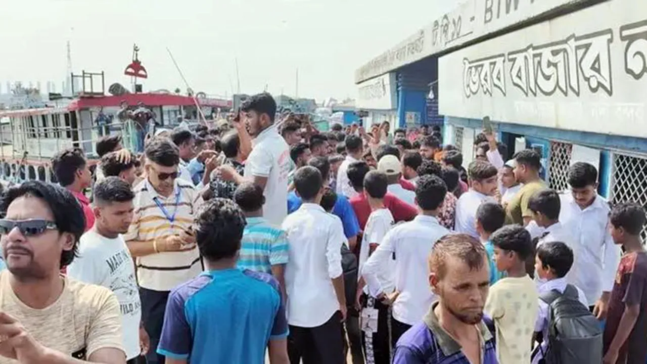ভৈরবে দাবি আদায়ে একযোগে সড়ক-রেল-নৌপথ অবরোধের ঘোষণা