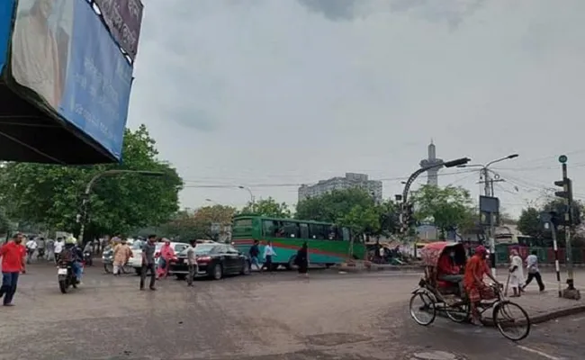 শিক্ষার্থীরা সড়ক ছেড়ে দেওয়ায় যান চলাচল স্বাভাবিক