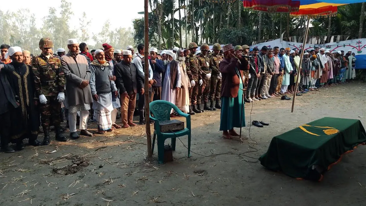 নিজ বাড়িতে শায়িত হলেন বীর সৈনিকরা