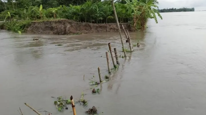 বাড়ছে সব নদ-নদীর পানি, বন্যার শঙ্কা