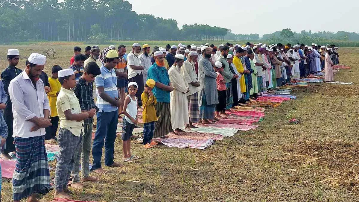 কুমারখালীতে বৃষ্টির আশায় ‘ইসতিসকার’ নামাজ আদায়