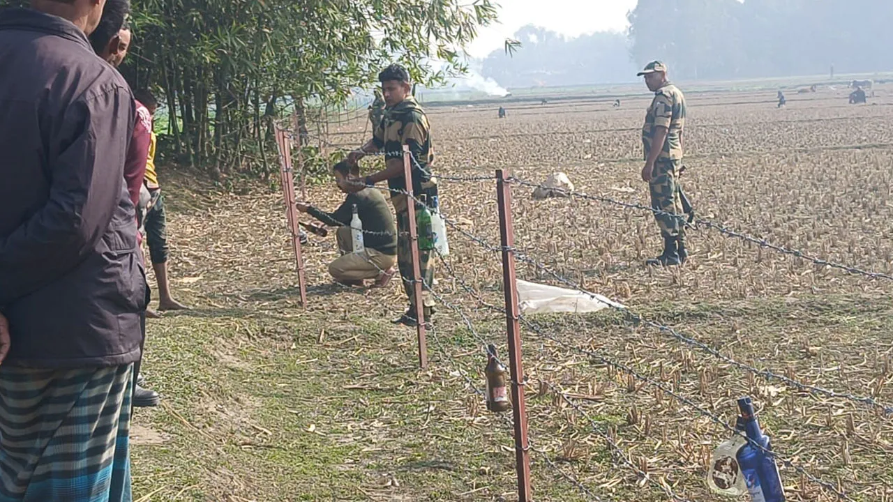 দহগ্রাম সীমান্তে কাঁটাতারে মদের বোতল ঝুলিয়ে দিল বিএসএফ
