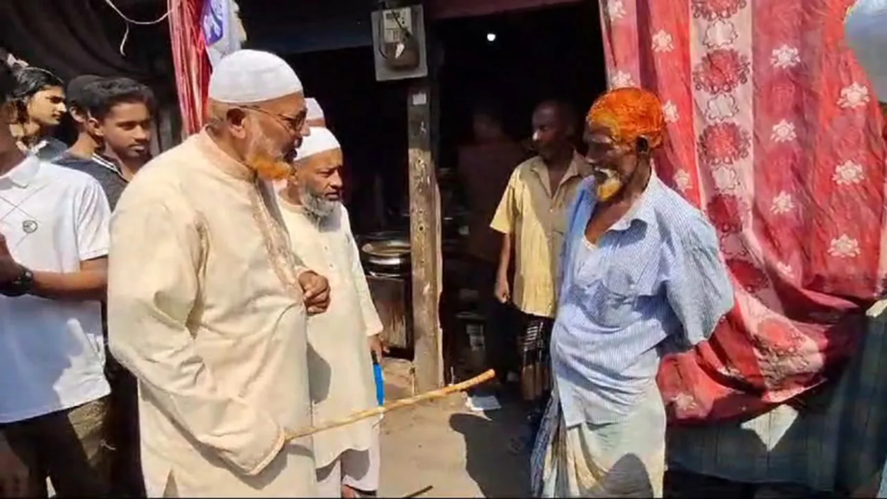 রোজা না রাখায় বৃদ্ধকে কান ধরিয়ে উঠবস