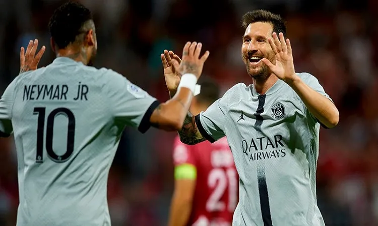 Messi turns on the style in PSG title defence
