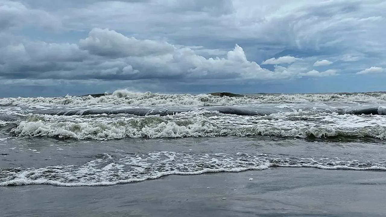 বঙ্গোপসাগরে লঘুচাপ, ঘনীভূত হতে পারে