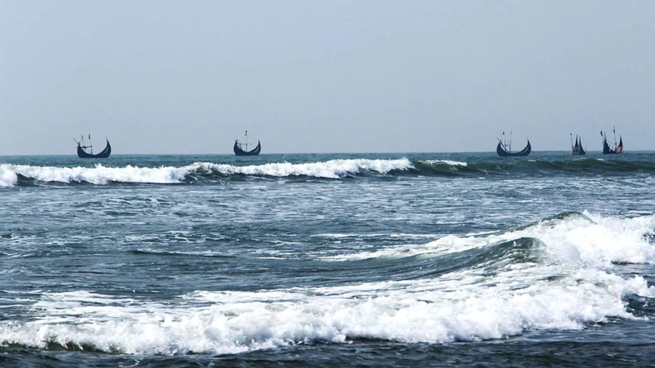 সমুদ্র বন্দরে ৩ নম্বর সতর্ক সংকেত