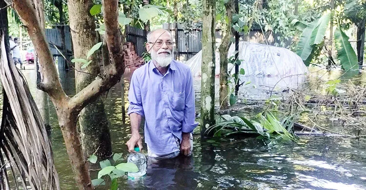 ‘খুব কষ্টে আছি, পানি কমবে কবে’