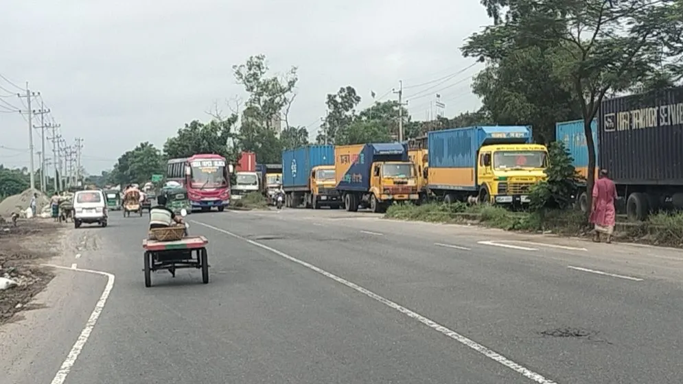 ঢাকা-চট্টগ্রাম মহাসড়কে ১৫ কিলোমিটার যানজট