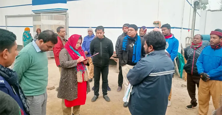 এক ব্যবসায়ীর তিন গুদাম থেকে আড়াই কোটি টাকার খাদ্যপণ্য জব্দ