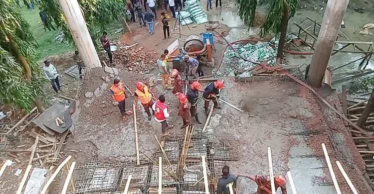 জেলা পরিষদের নির্মাণাধীন পার্কিংশেড ধসে ২ শ্রমিকের মৃত্যু