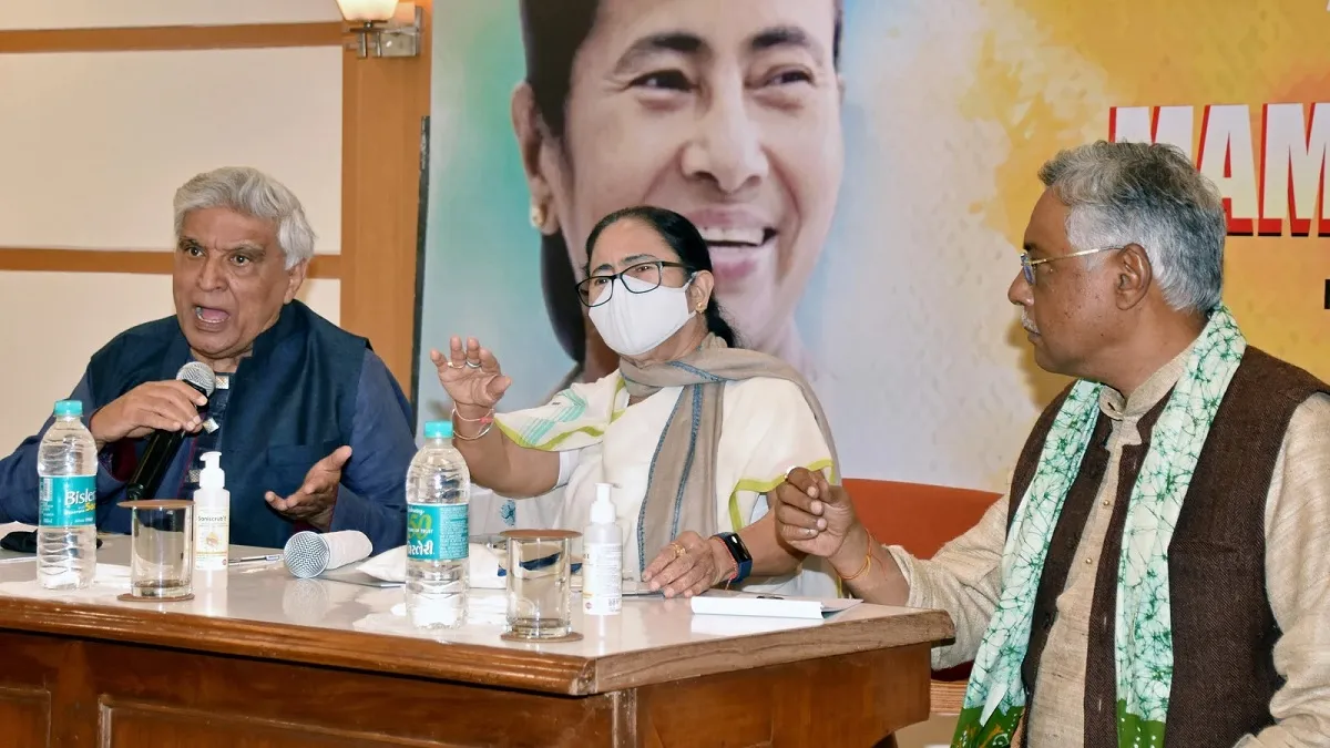 জাতীয় সংগীতের ‘অবমাননা’, মমতার বিরুদ্ধে অভিযোগ দায়ের