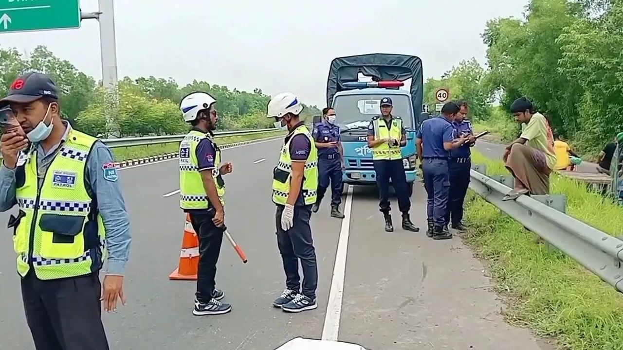 ঢাকা-ভাঙ্গা এক্সপ্রেসওয়েতে বাসের ধাক্কায় যুবক নিহত