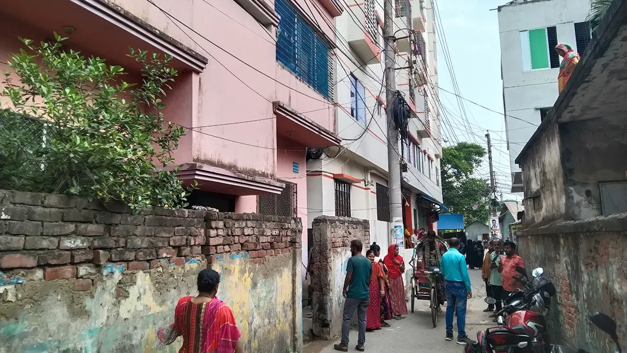 একই পরিবারের তিনজনের মরদেহ উদ্ধার