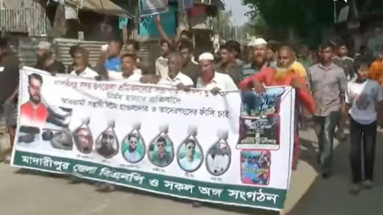 মাদারীপুরে শ্রমিক দল নেতার লাশ নিয়ে বিক্ষোভ