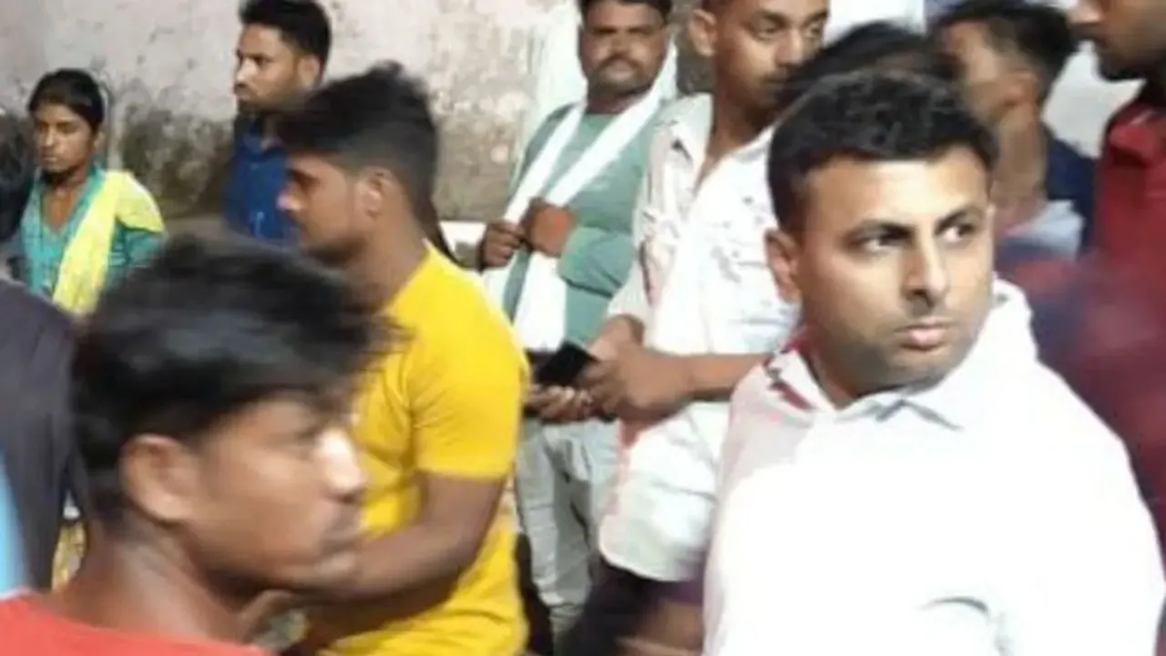 রাতের আঁধারে উল্টে গেল ট্রাক্টর-ট্রলি, ৪ শিশুসহ নিহত ১৩