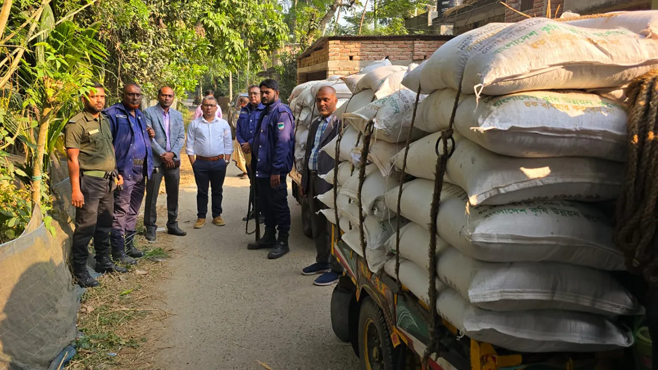 মাগুরায় অবৈধভাবে মজুদ ৯৪ বস্তা সার জব্দ