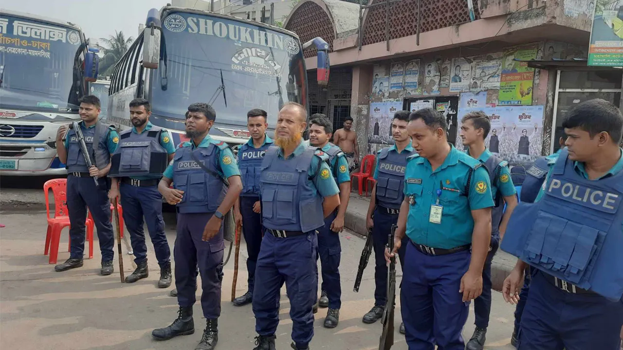 টার্মিনালে ব্যাপক নিরাপত্তা, তবুও ছাড়ছে না গাড়ি