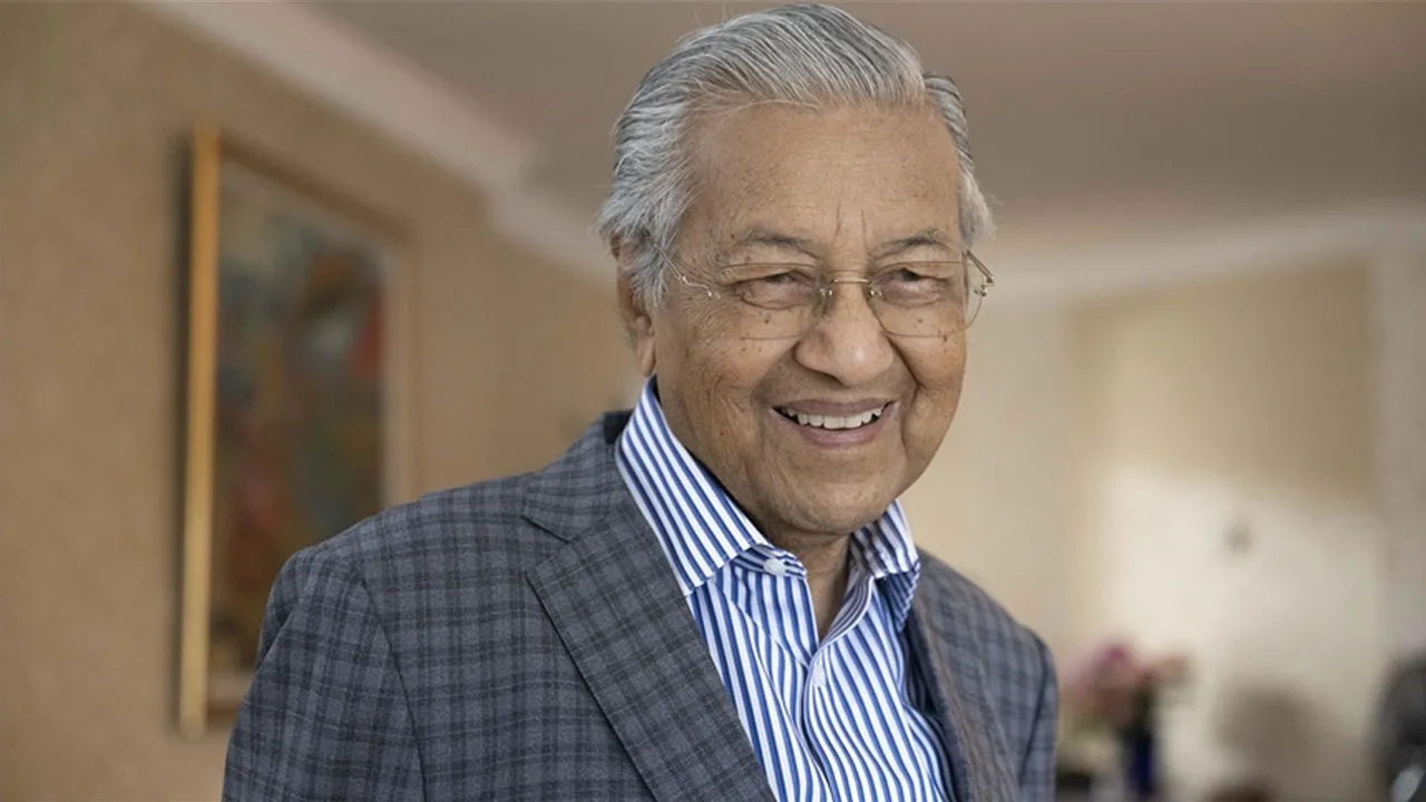গণতন্ত্র ব্যর্থ, আধুনিক সভ্যতা ভেঙে পড়েছে : মাহাথির