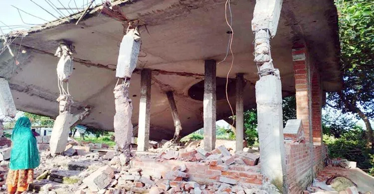 মাজারে হামলার নিন্দা সরকারের, কঠোর পদক্ষেপের হুঁশিয়ারি