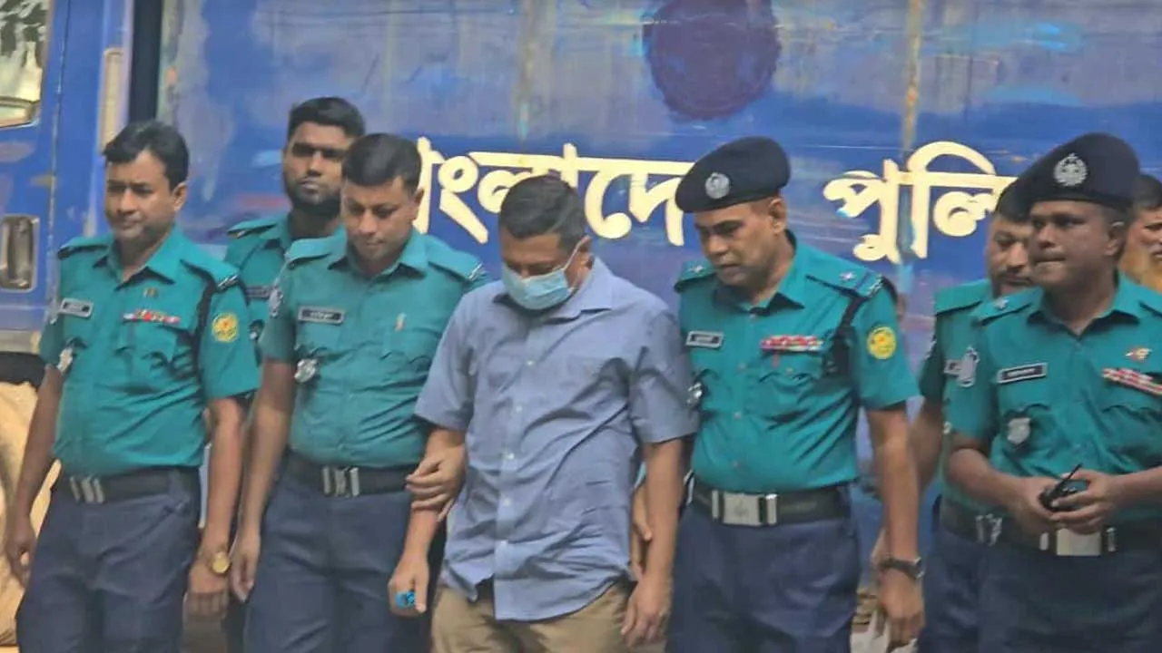 ট্রাইব্যুনালে আনা হয়েছে সাবেক আইজিপি মামুনকে