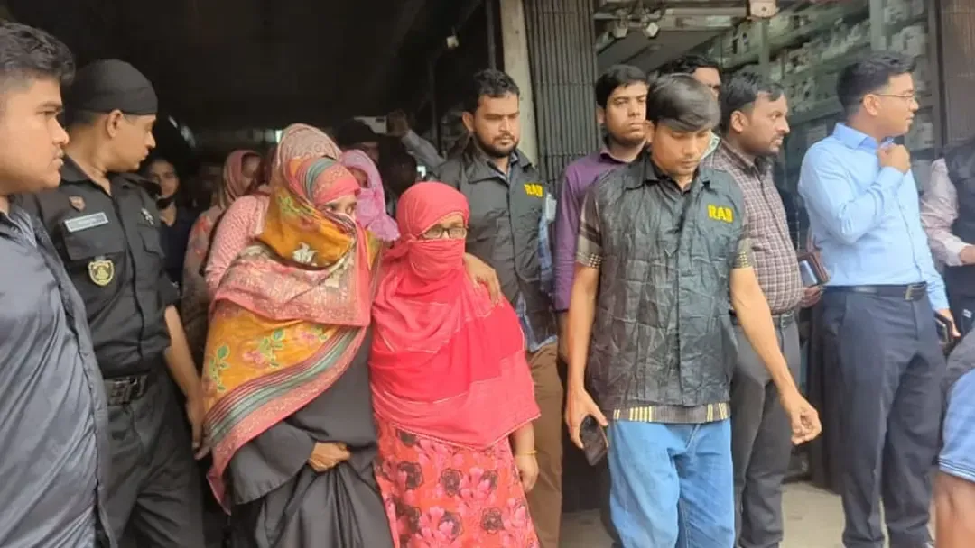 ৩ দিনের কারাদণ্ড সহ দালাল চক্রের ১২ সদস্য আটক