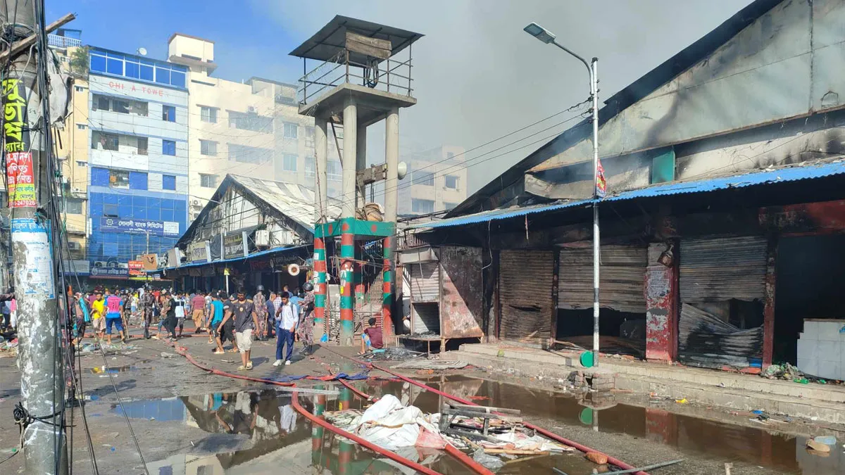 ডিএনসিসি বলছে ২১৭ দোকান পুড়েছে, ব্যবসায়ীরা বলছেন ৩৫০’র বেশি