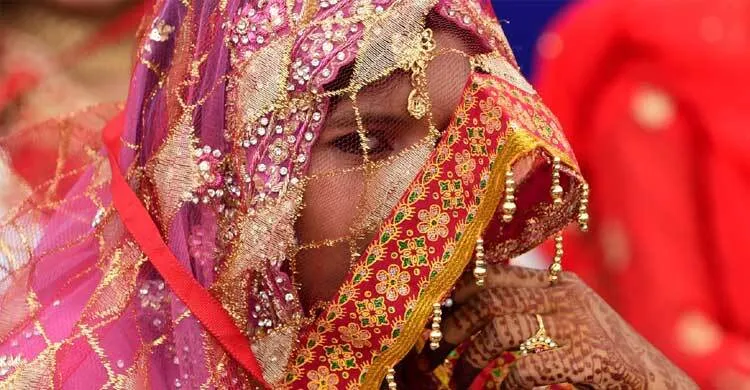 ৭২ বছরের বৃদ্ধের সঙ্গে ১২ বছরের মেয়ের বিয়ে দিচ্ছিলেন বাবা