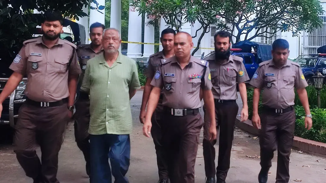 ট্রাইব্যুনালে দাঁড়িয়ে মাসুদ উদ্দিন