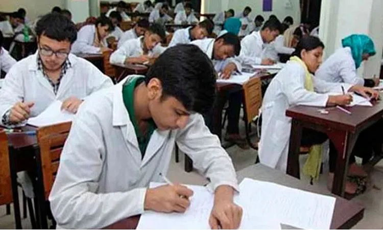 মেডিকেল ভর্তিযুদ্ধ, পরীক্ষা দিলেন লক্ষাধিক শিক্ষার্থী