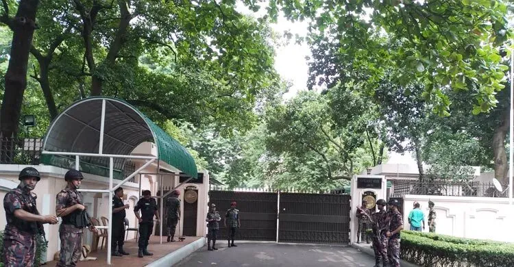 প্রধান উপদেষ্টা ড. ইউনূসের সঙ্গে বৈঠকে সচিবরা