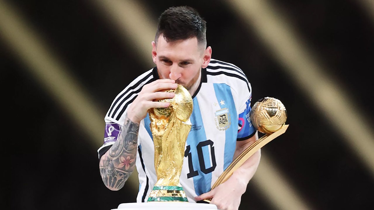 messii-kissing-wc-2022-20251108100924