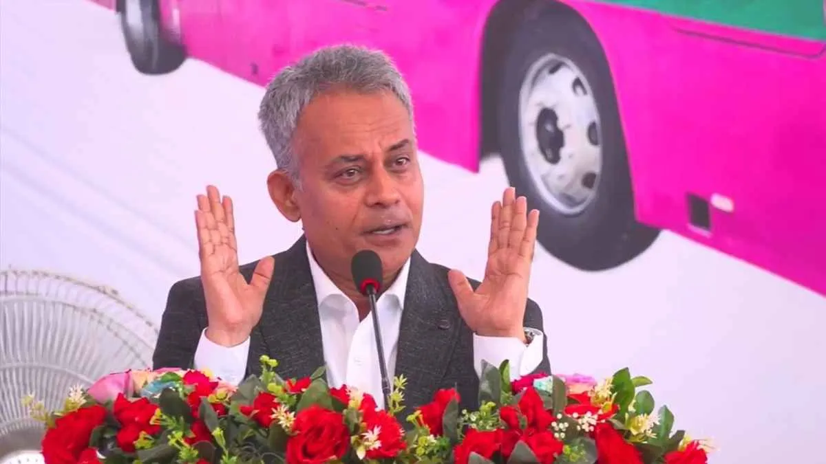 উদ্বোধনেই সীমাবদ্ধ থাকবে না পিংক বাস, বাড়বে রুট ও সংখ্যা: সড়কমন্ত্রী