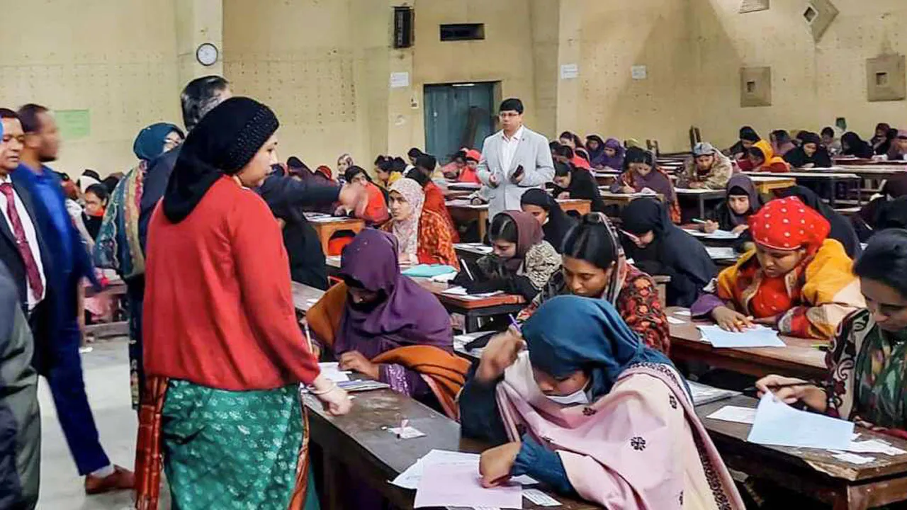 প্রাথমিক শিক্ষক নিয়োগ পরীক্ষা পরিদর্শনে ময়মনসিংহে প্রতিমন্ত্রী