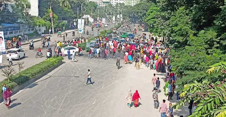 মিরপুরে ফের সড়কে ক্ষুব্ধ পোশাক শ্রমিকরা, যান চলাচল বন্ধ