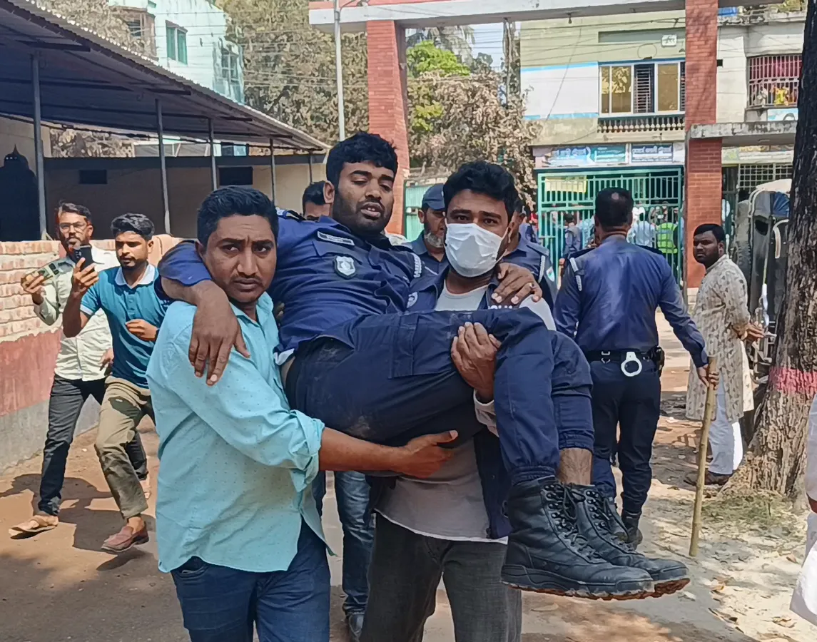 বিএনপির দুই গ্রুপের সংঘর্ষ, দুই পুলিশ সদস্যসহ আহত ১০