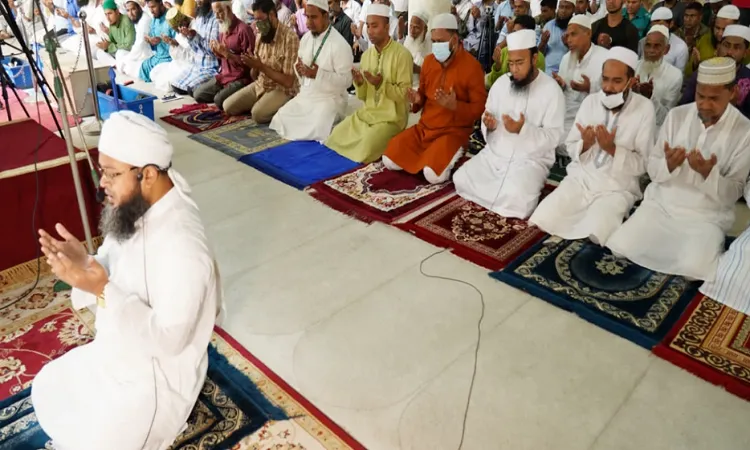 পদ্মা সেতুর উদ্বোধন উপলক্ষে জাতীয় মসজিদে মোনাজাত অনুষ্ঠিত