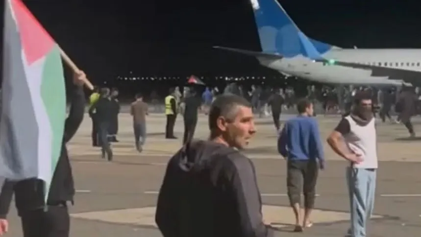 Mob storms Russian airport looking for Israelis