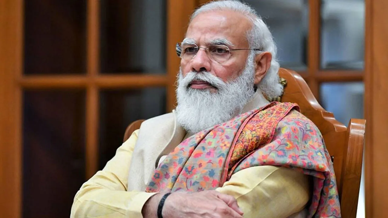 মোদিকে নির্বাচনী লড়াই থেকে নিষিদ্ধ করতে আদালতে আবেদন