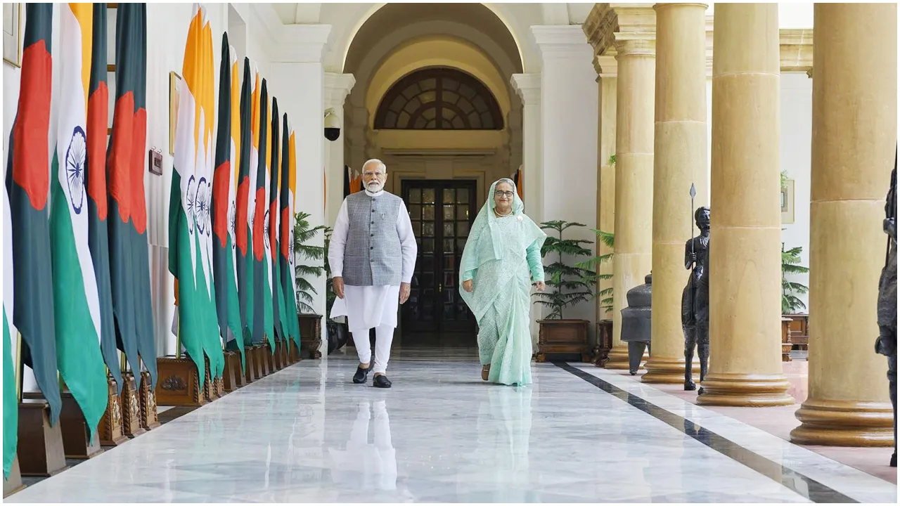 শেখ হাসিনাকে আশ্রয় কেন, প্রশ্ন উঠছে ভারতে