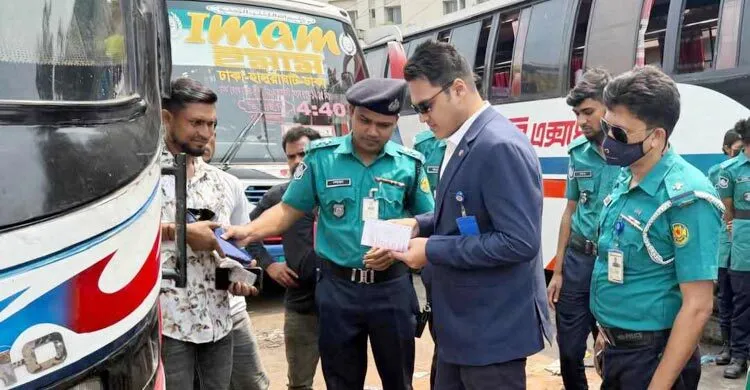 নিরাপদ ঈদযাত্রা নিশ্চিতে মহাখালী বাস টার্মিনালে বিশেষ অভিযান