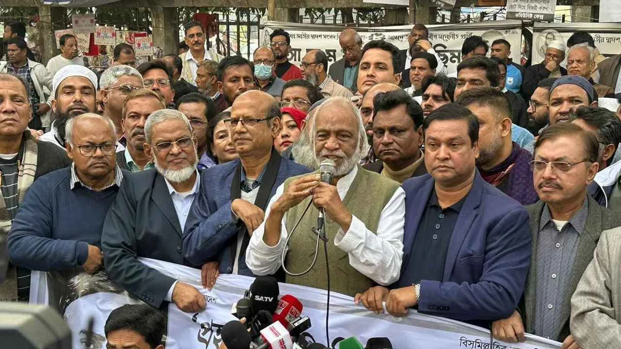 গণতান্ত্রিক বিশ্ব এই নির্বাচনকে সমর্থন করছে না: মঈন খান