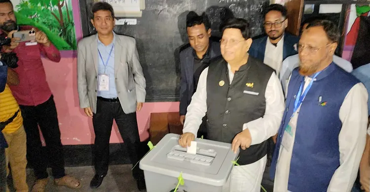 ভোটার উপস্থিতি কম হলেও পরিবেশ নিয়ে সন্তুষ্ট পররাষ্ট্রমন্ত্রী
