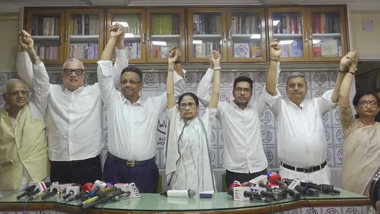 পদত্যাগের   প্রশ্নই আসেনা!  : মমতা